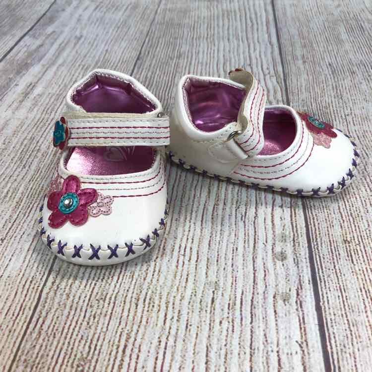 Childrens Place White Size 0-3 months Girls Casual Shoes
