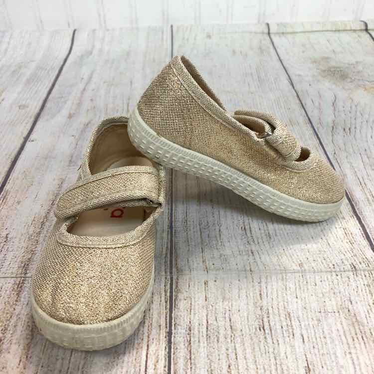 Cienta Gold Size 5 Girls Casual Shoes