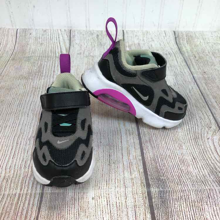 Nike Gray Size 5 Girls Sneakers