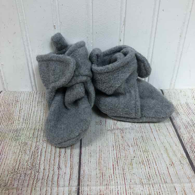 Luvable Friends Gray Size 0-3 months Boys Booties