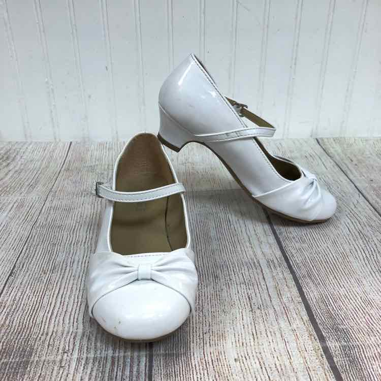 Childrens Place White Size 1 Girls Dress Shoes