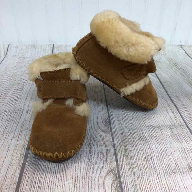 LL Bean Brown Size 5 Boys Slippers