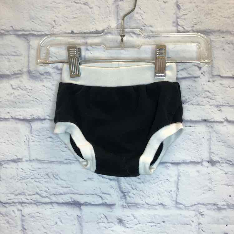 Kate Quinn Organics Black & White Size 0-3 Months Boys Shorts