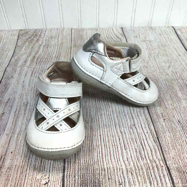 Stride Rite White Size 4.5 Girls Sandals