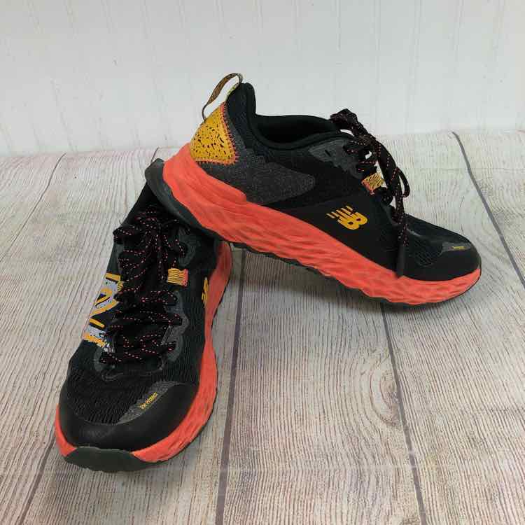 New Balance Black Size 4 Boys Sneakers
