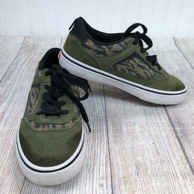 Airwalk Green Size 5 Boys Casual Shoes