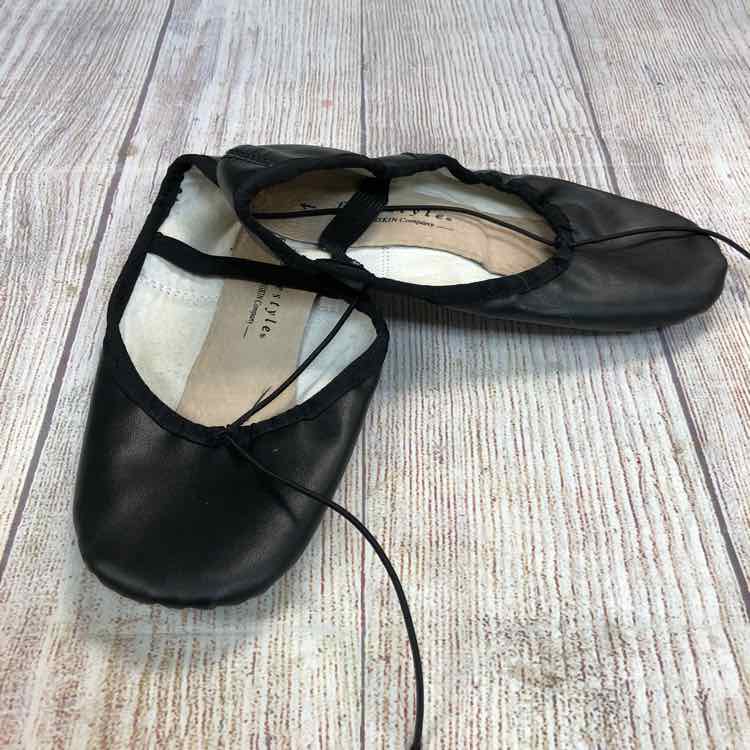 Freestyle Black Size 1 Ballet Slippers