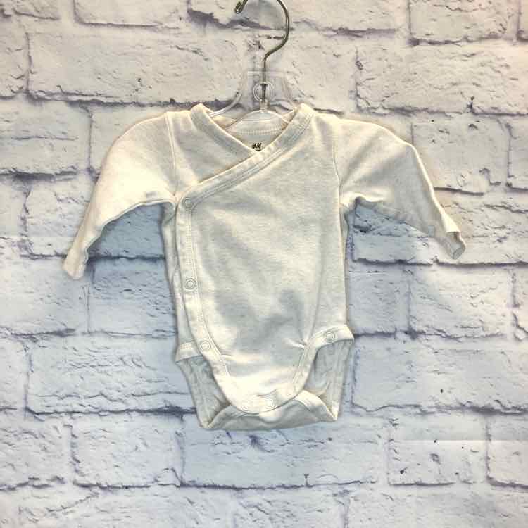 H&M Tan Size Newborn Boys Bodysuit