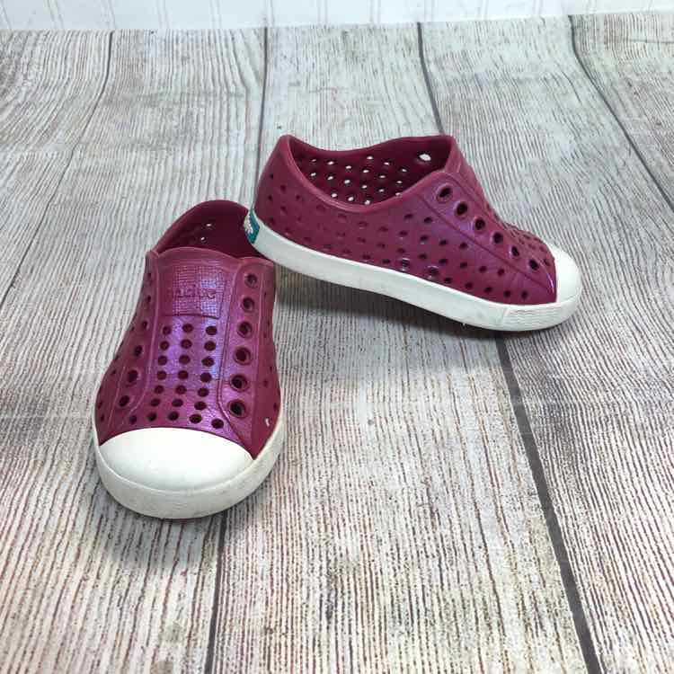 Native Pink Size 6 Girls Water Shoes