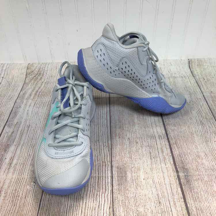 Under Armour Gray Size 5 Girls Sneakers