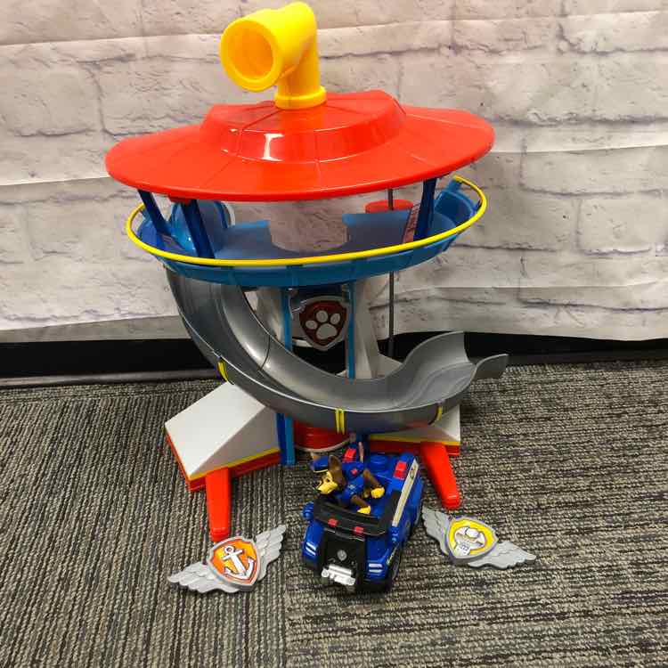 Paw Patrol Lookout Station w/ Chase