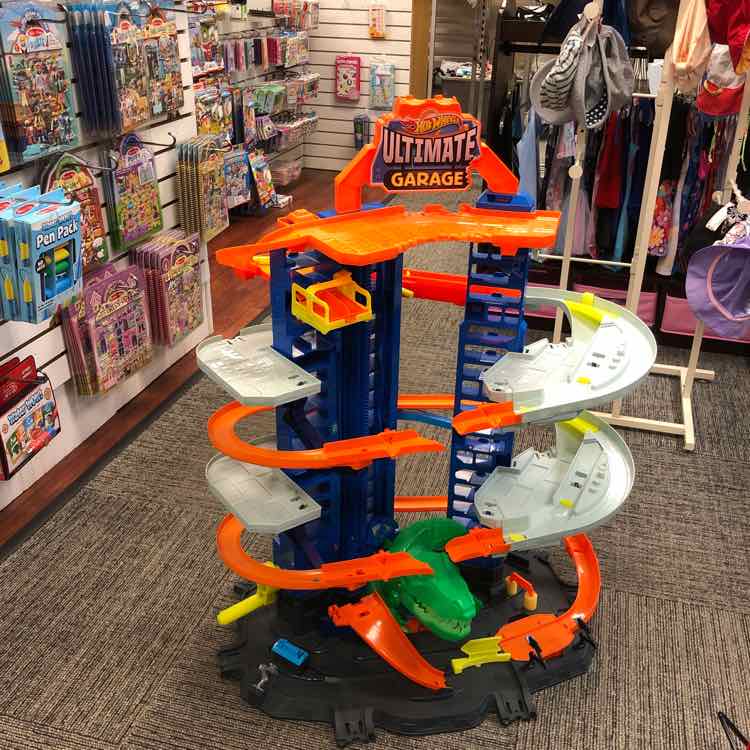 Hot Wheels Ultimate Garage w/ T-Rex Toys