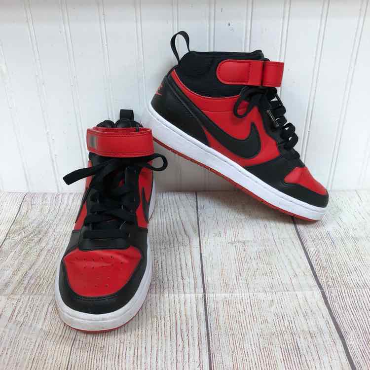 Nike Red & Black Size 4 Boys Sneakers
