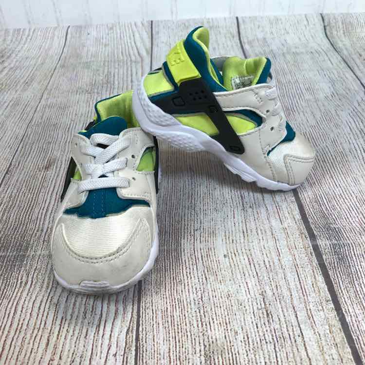 Nike Green Size 6 Boys Sneakers