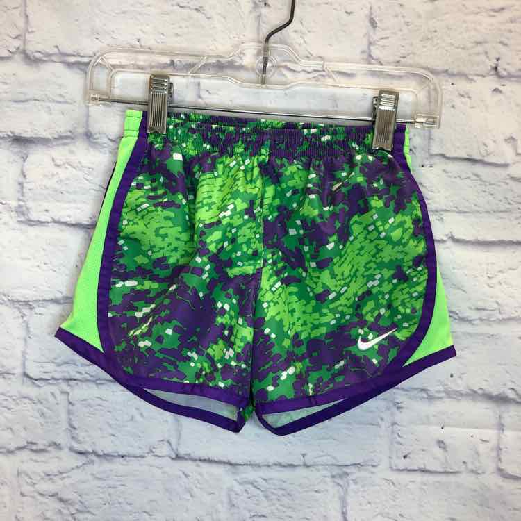 Nike Green Size 5 Girls Shorts