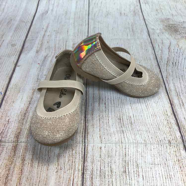 Olive & Edie Gold Size 5 Girls Casual Shoes