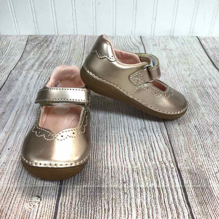 Stride Rite Gold Size 5 Girls Casual Shoes