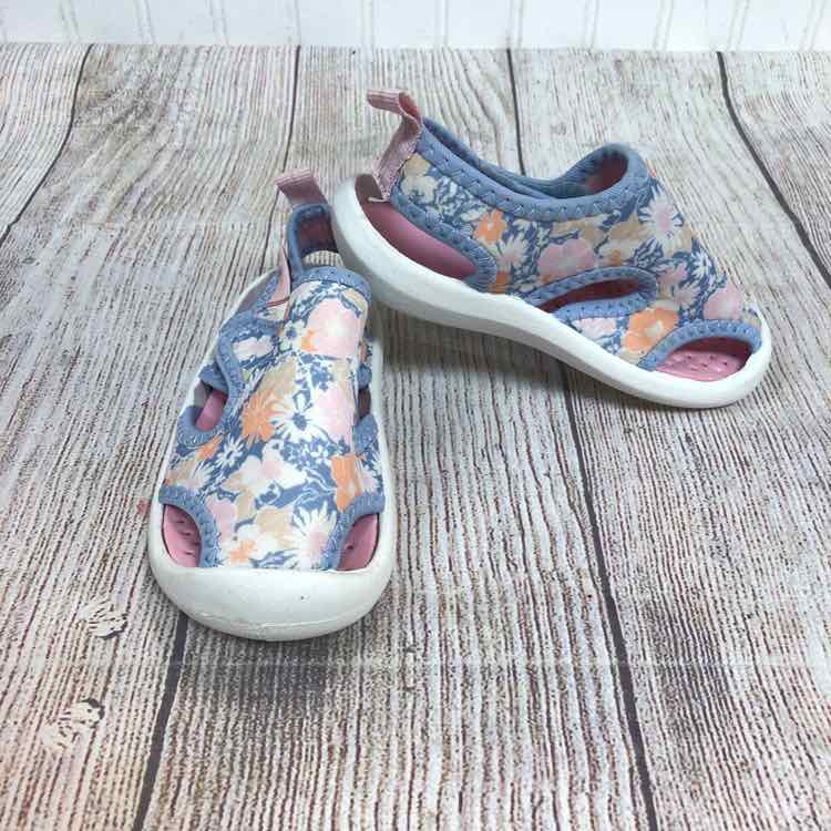 Oshkosh Blue Size 6 Girls Water Shoes