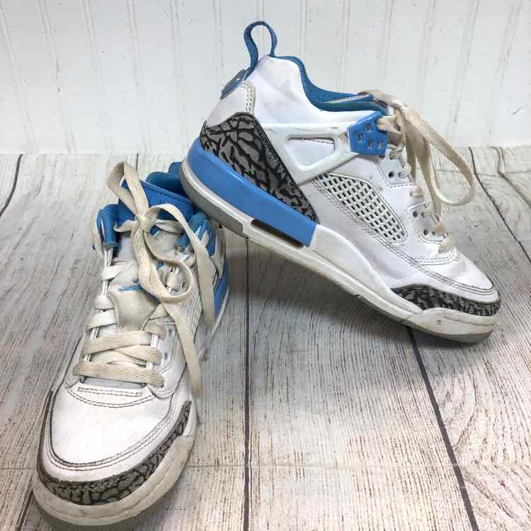 Air Jordan White Size 3.5 Boys Sneakers