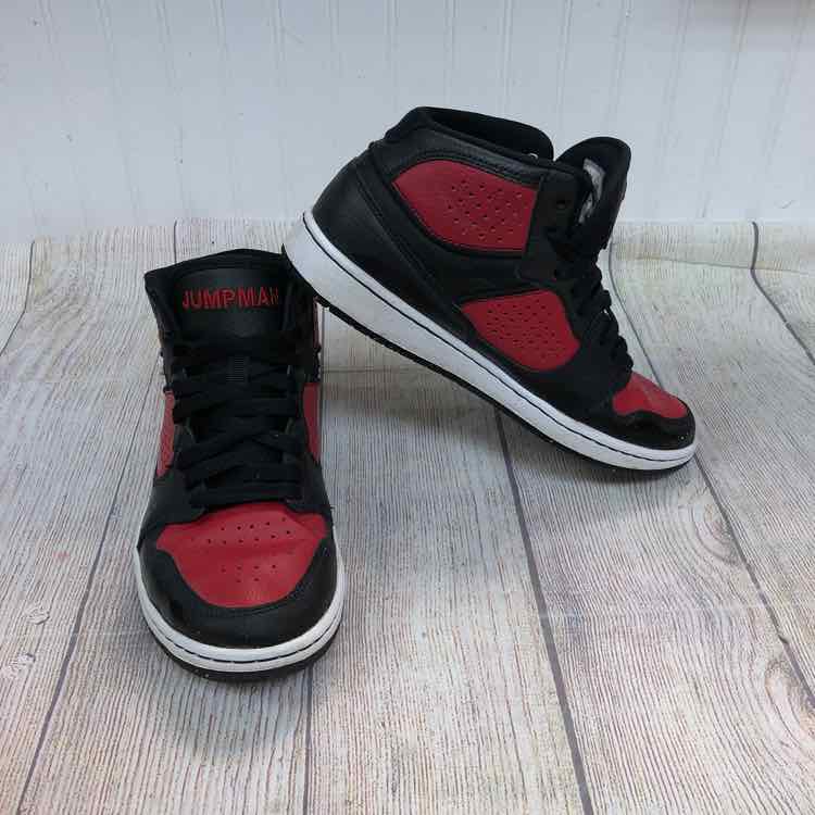 Air Jordan Red & Black Size 7 (Big Kids) Boys Sneakers