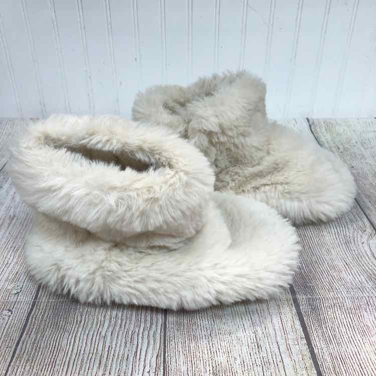 Target Cream Size 11 Girls Slippers