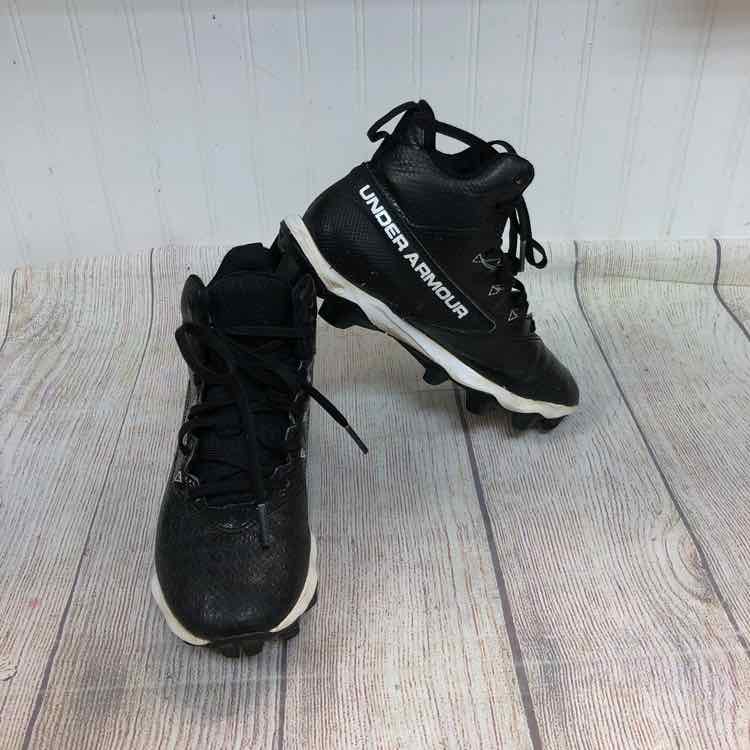 Under Armour Black Size 2 Boys Cleats