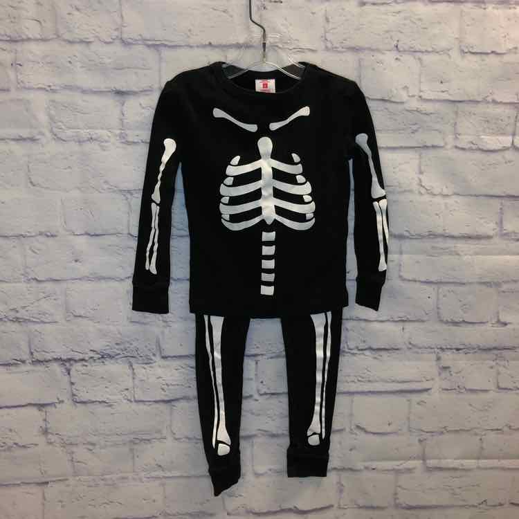 Black & White Size 4T Boys Pajamas