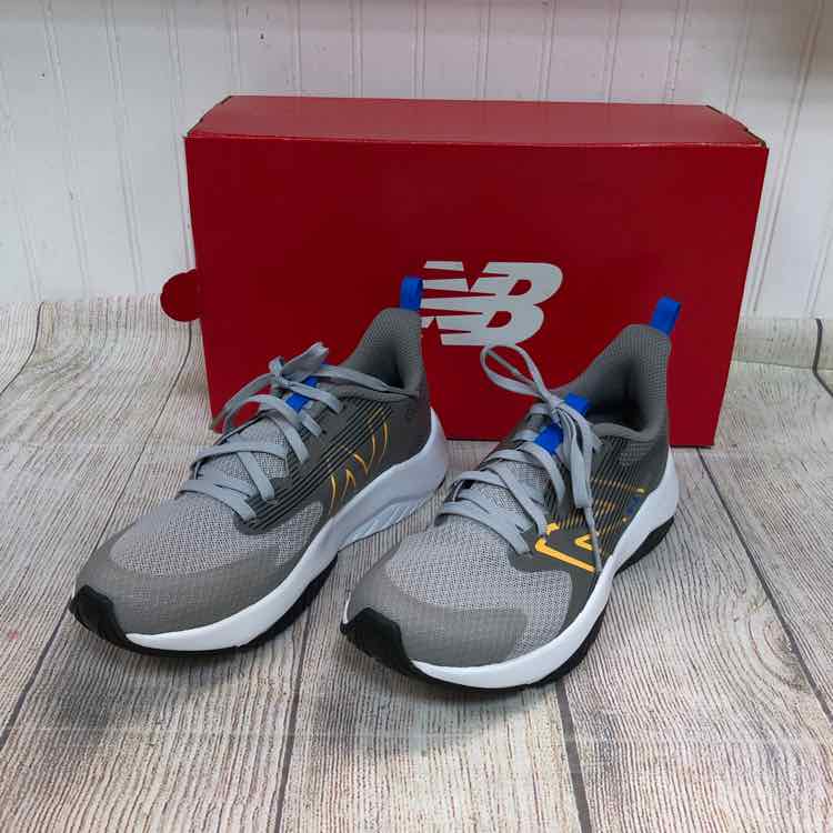 New Balance Gray Size 2.5 Boys Sneakers
