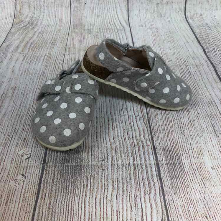 Cat & Jack Gray Size 5 Girls Casual Shoes