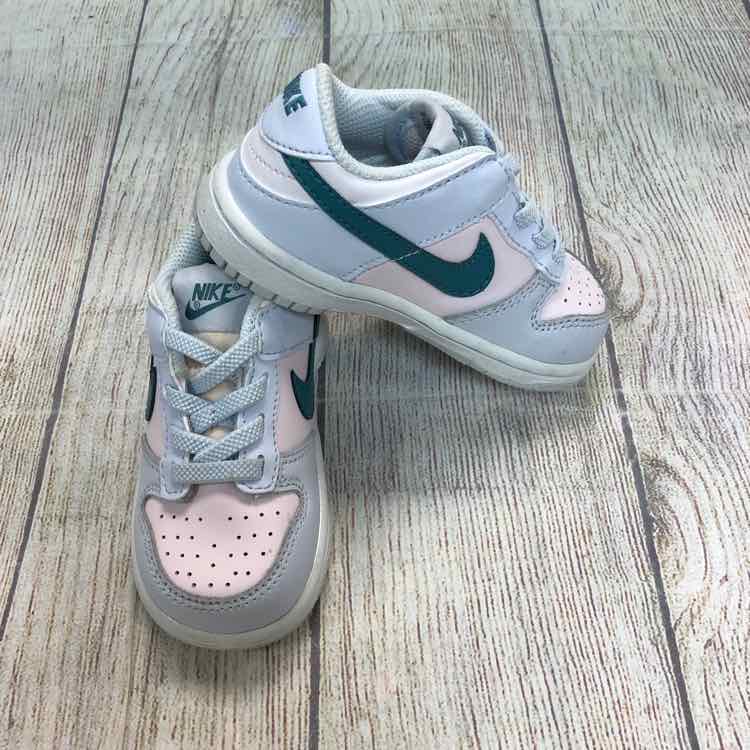 Nike Multi-Color Size 6 Girls Sneakers