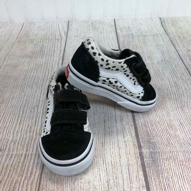 Vans Black & White Size 4 Girls Casual Shoes