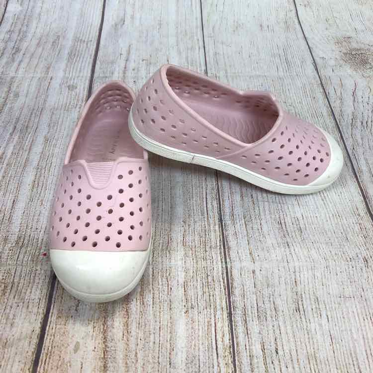 Old Navy Pink Size 9 Girls Water Shoes