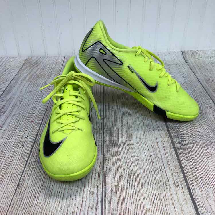 Nike Yellow Size 5 Zoom Mercurial Vapor 16 Academy Indoor Soccer Shoes