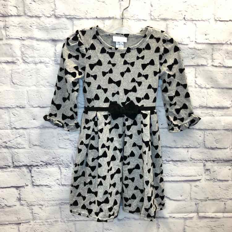 Sweet Heart Rose Gray Size 6 Girls Dress