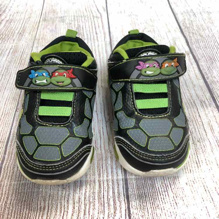 TMNT Green Size 7 Boys Sneakers