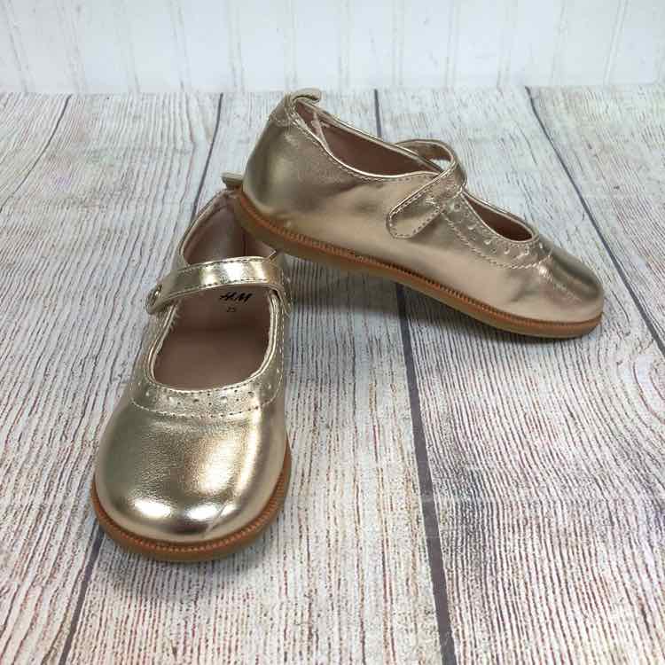 H&M Gold Size 8.5 Girls Casual Shoes