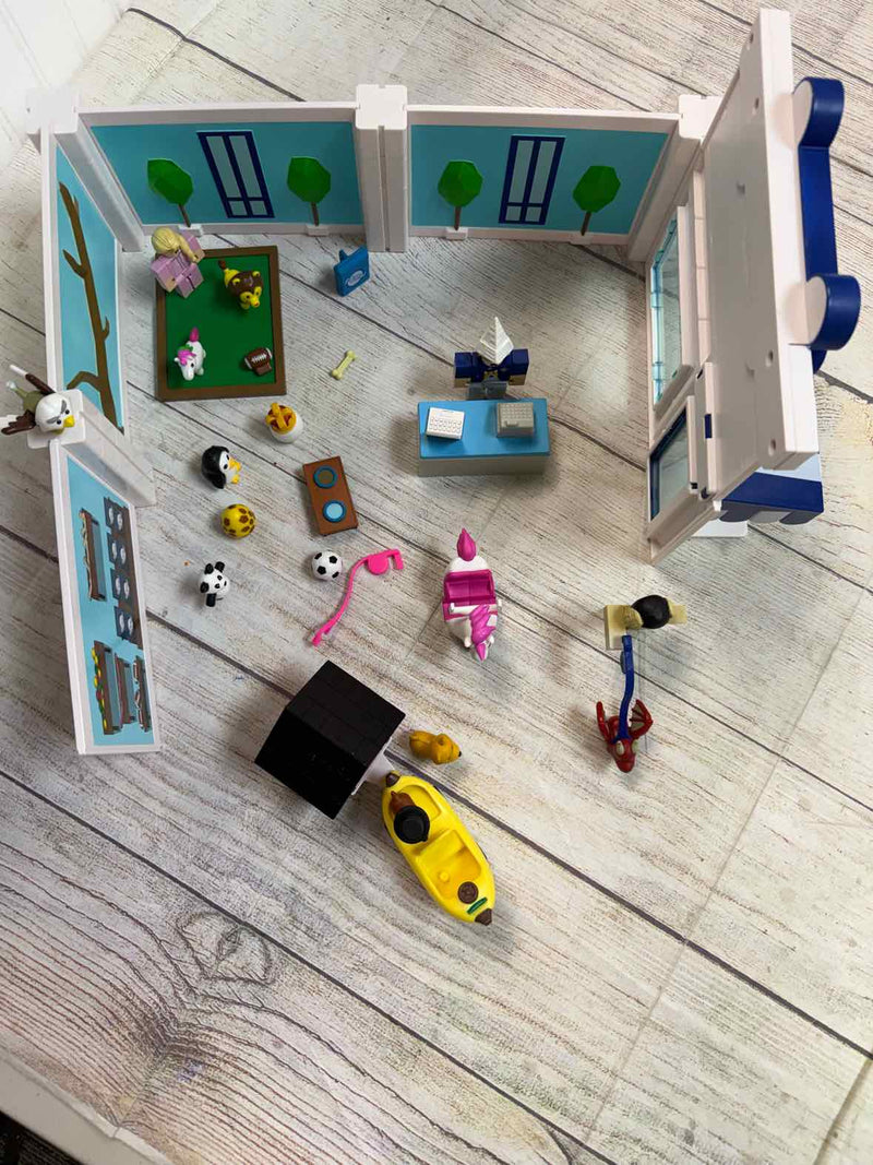 Roblox Adopt Me Pet Store Deluxe Play Set