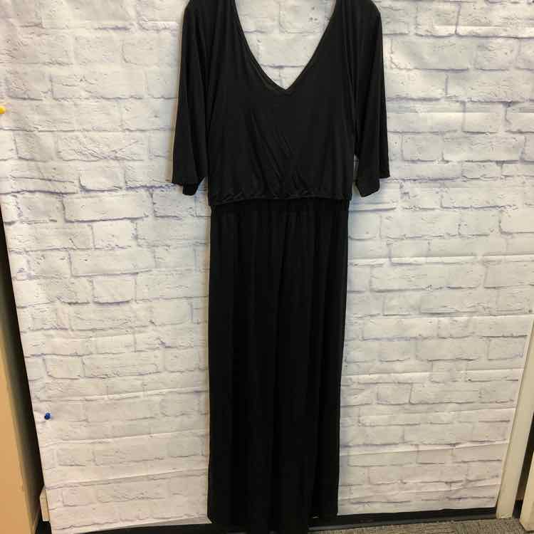 Latched Mama Black Size 3X Nursing Dress