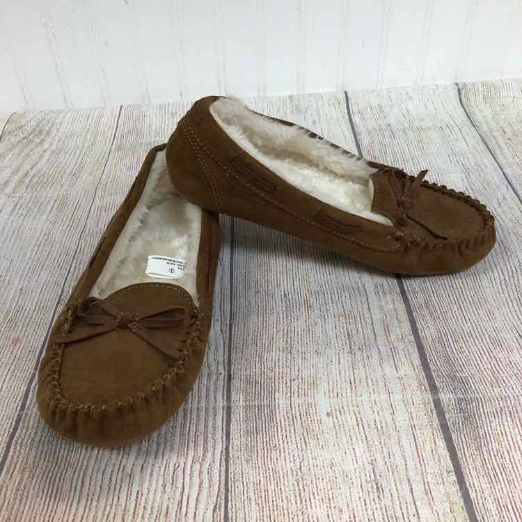 Target Brown Size 2 Girls Slippers