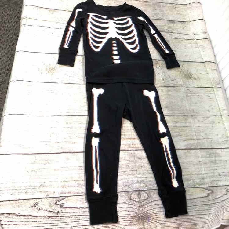Gap Black Size 4T Boys Pajamas