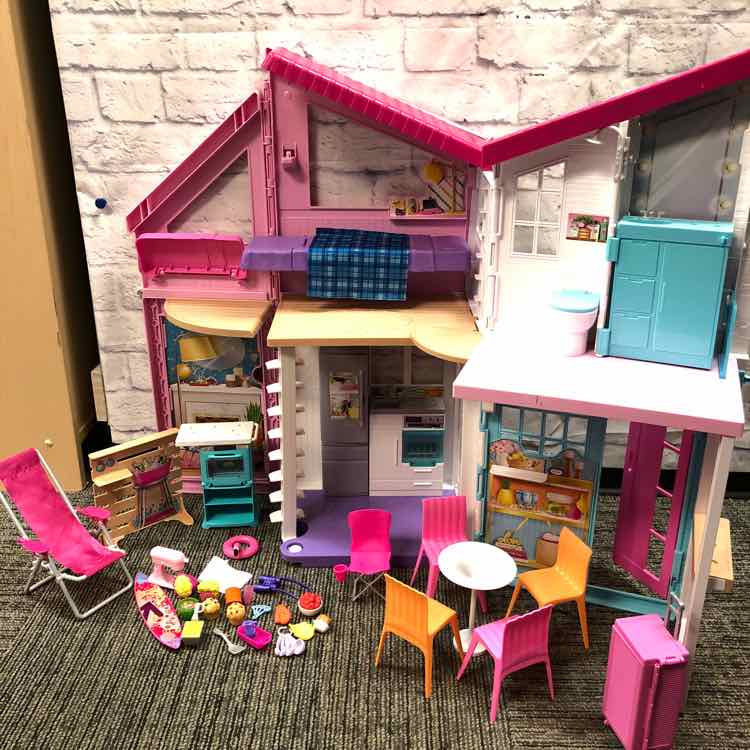 Barbie Malibu House Dollhouse Playset
