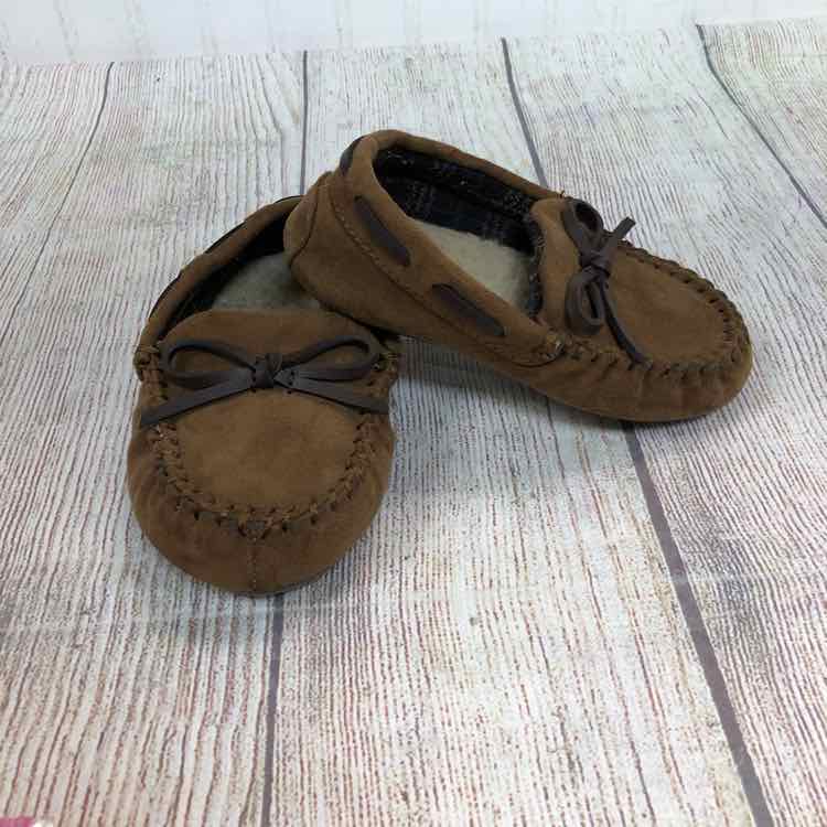 Target Brown Size 7 Boys Slippers