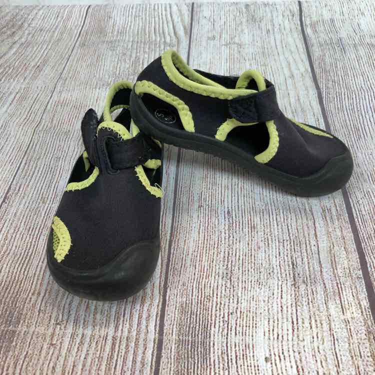 Cat & Jack Brown Size 5 Boys Water Shoes