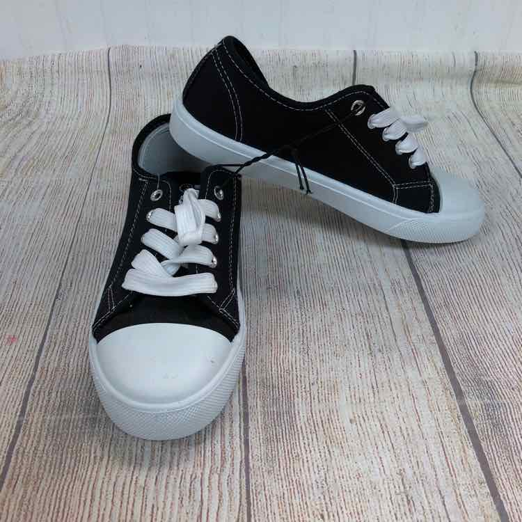 OT Revolution Black Size 2 Boys Sneakers