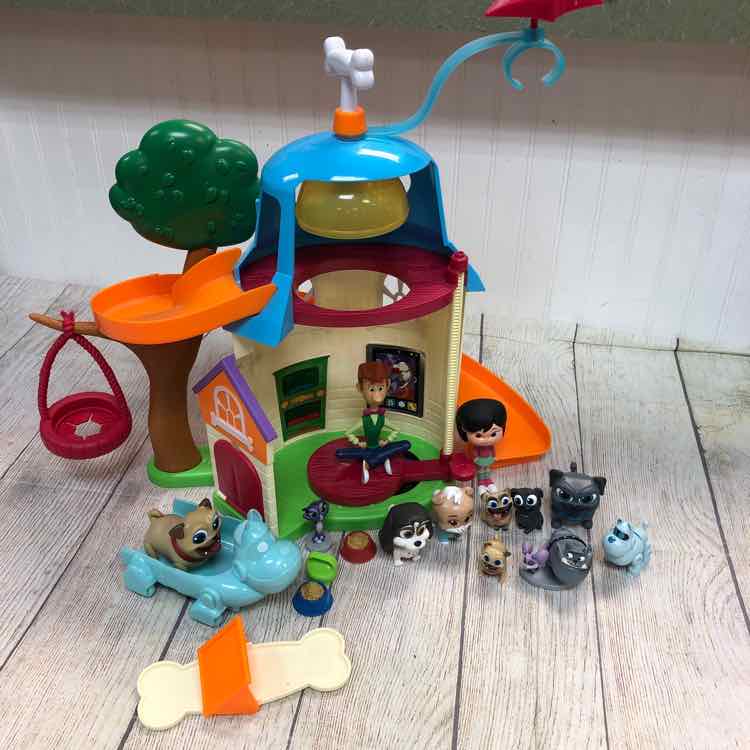 Puppy Dog Pals Ultimate Doghouse Playset + Extras