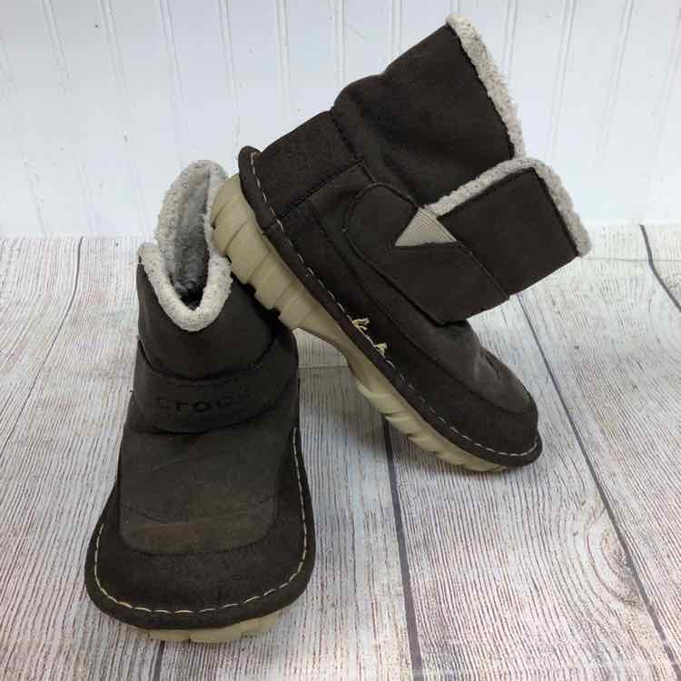 Crocs Brown Size 2 Boys Boots