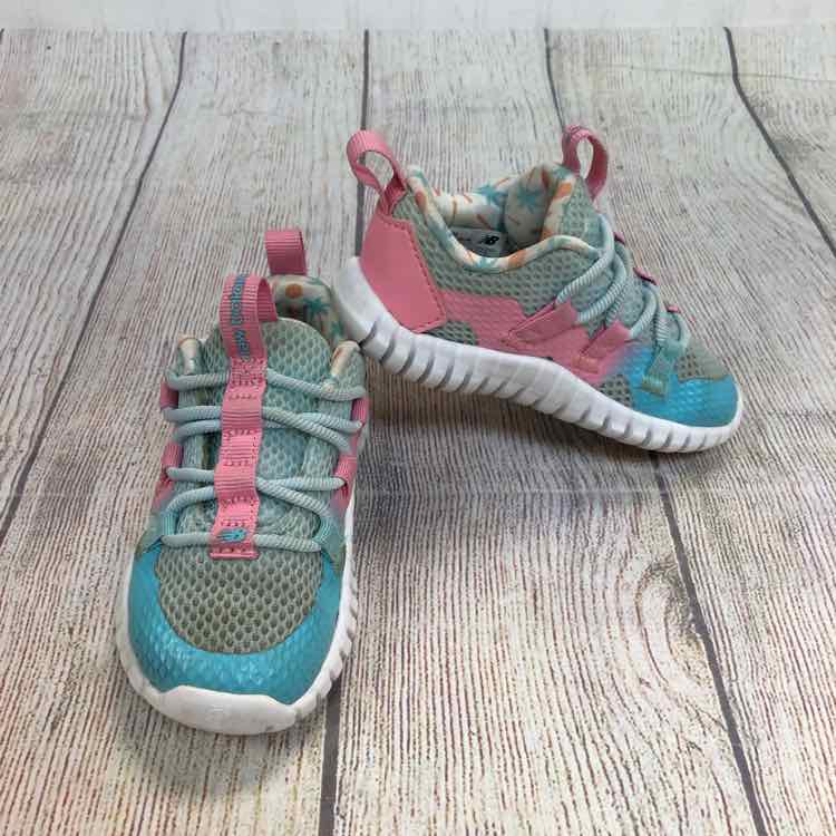 New Balance Blue Size 6 Girls Sneakers