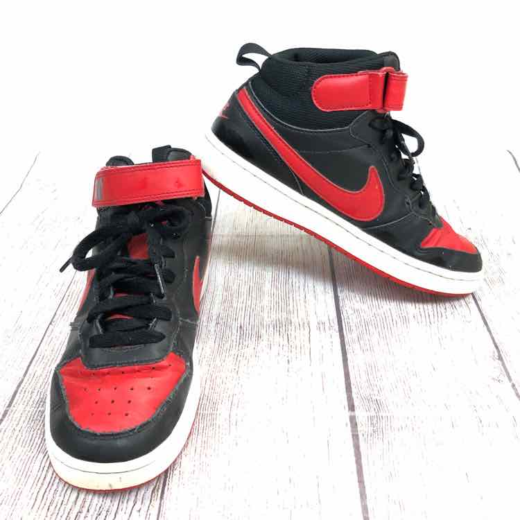 Nike Red Size 5.5Y Boys Sneakers