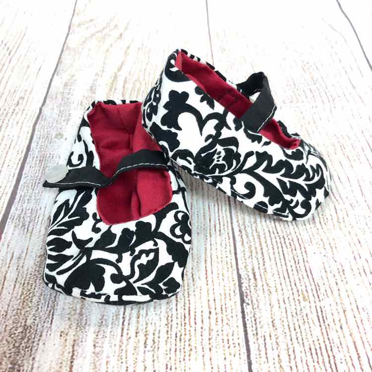 Black & White Size 0-6 months Girls Booties