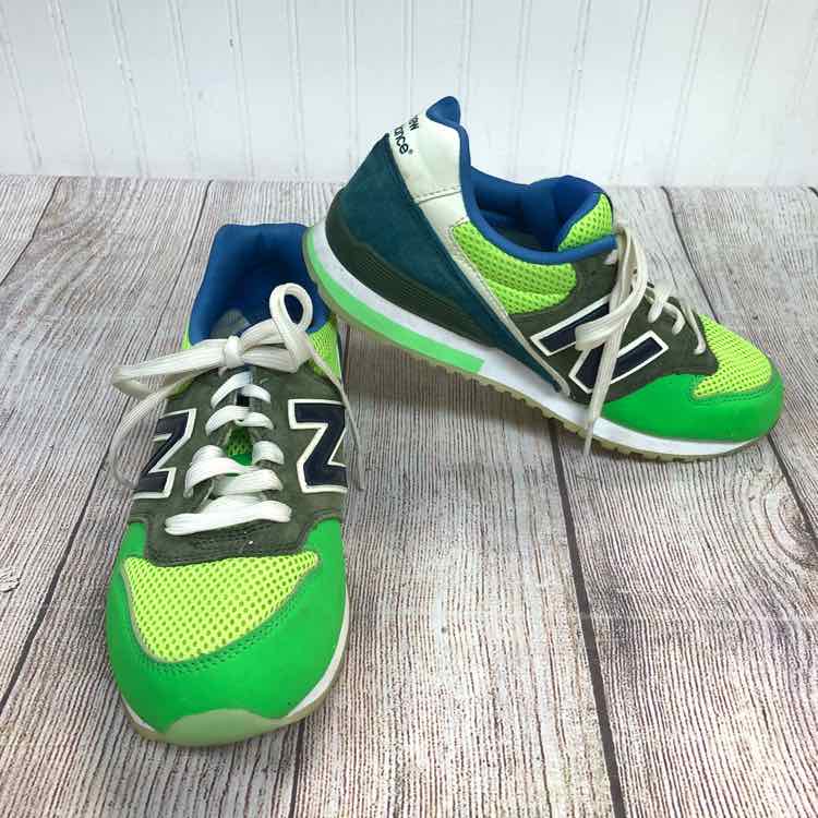 New Balance Green Size 6 Boys Sneakers